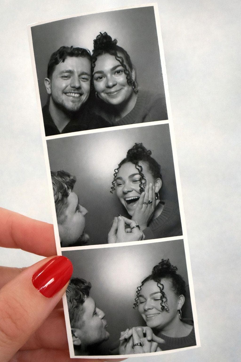 Kristy en Jochem op een zwart-wit photobooth-strip